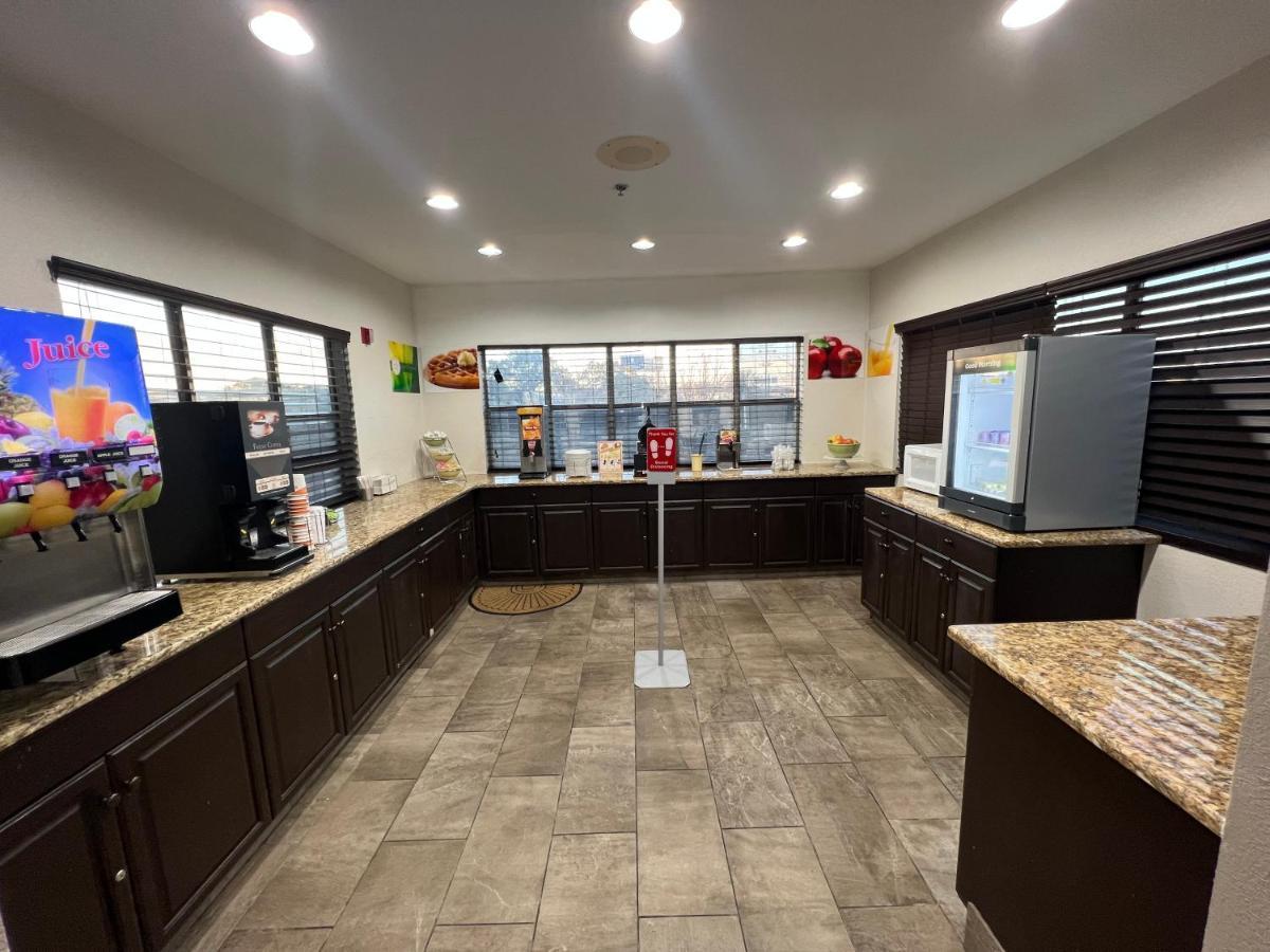 Quality Inn & Suites I-10 Near Fiesta Texas Σαν Αντόνιο Εξωτερικό φωτογραφία