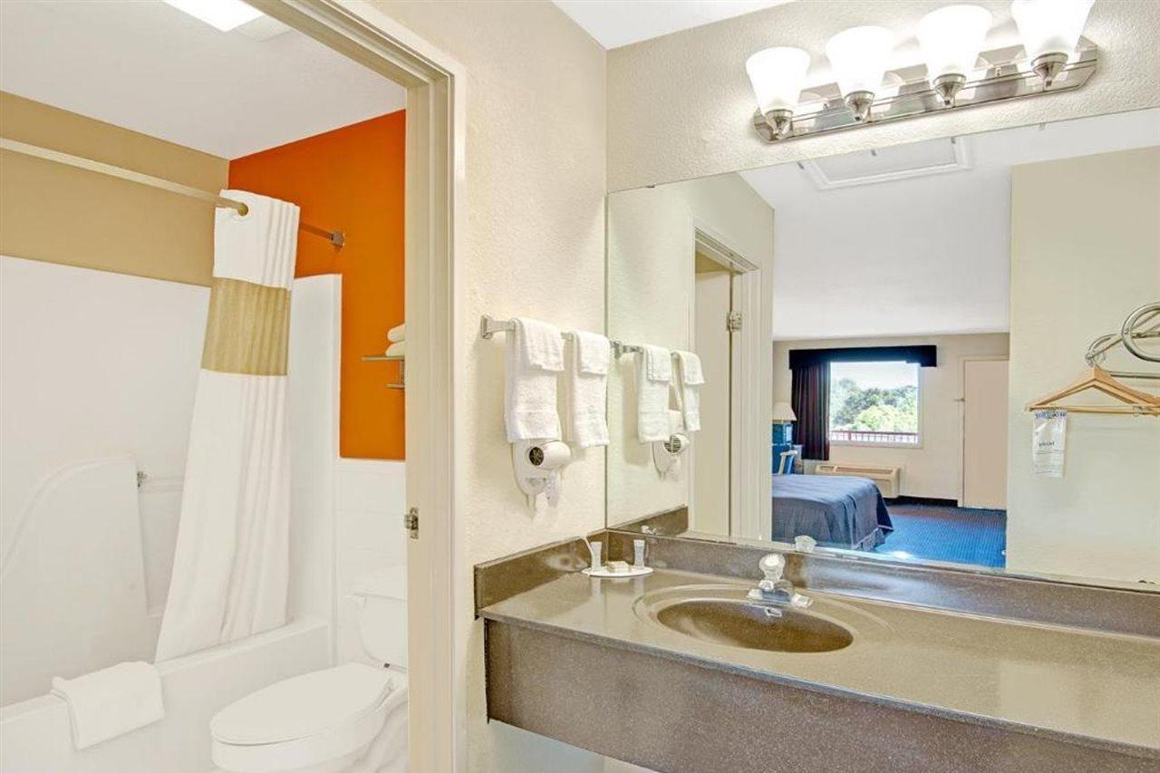 Quality Inn & Suites I-10 Near Fiesta Texas Σαν Αντόνιο Εξωτερικό φωτογραφία